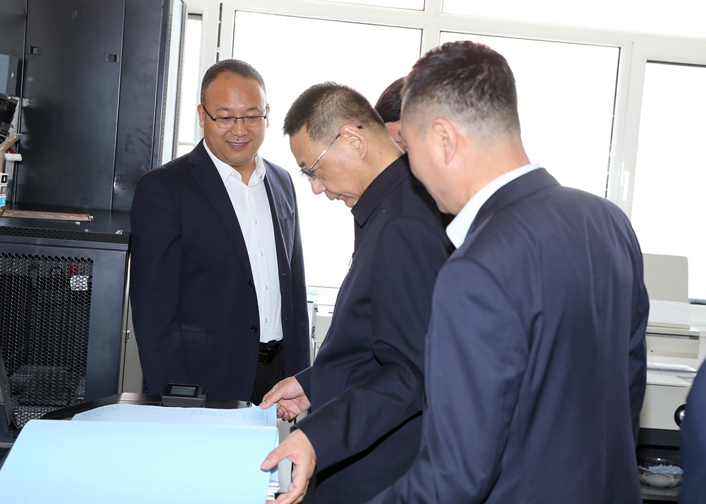 慶陽(yáng)市政協(xié)領(lǐng)導(dǎo)蒞臨我公司指導(dǎo)調(diào)研工作