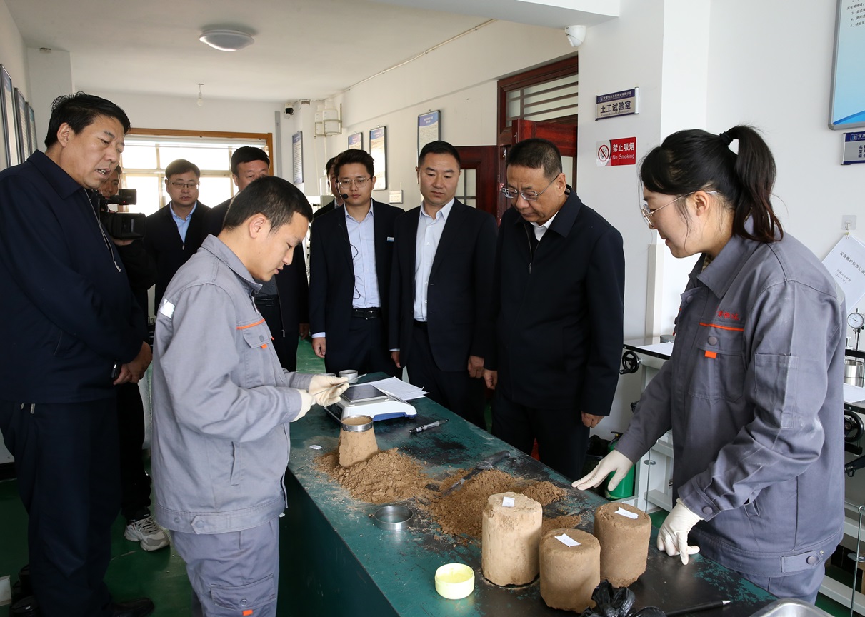 慶陽(yáng)市政協(xié)領(lǐng)導(dǎo)蒞臨我公司指導(dǎo)調(diào)研工作